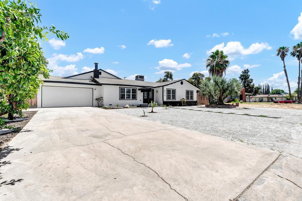 Property Photo: 2512 S Linwood Street CA 93277