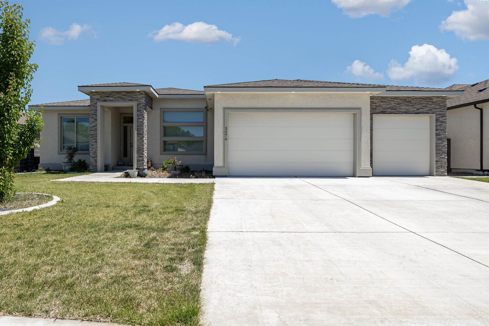 Property Photo:  3576 Curtis Dr.  WA 99353 
