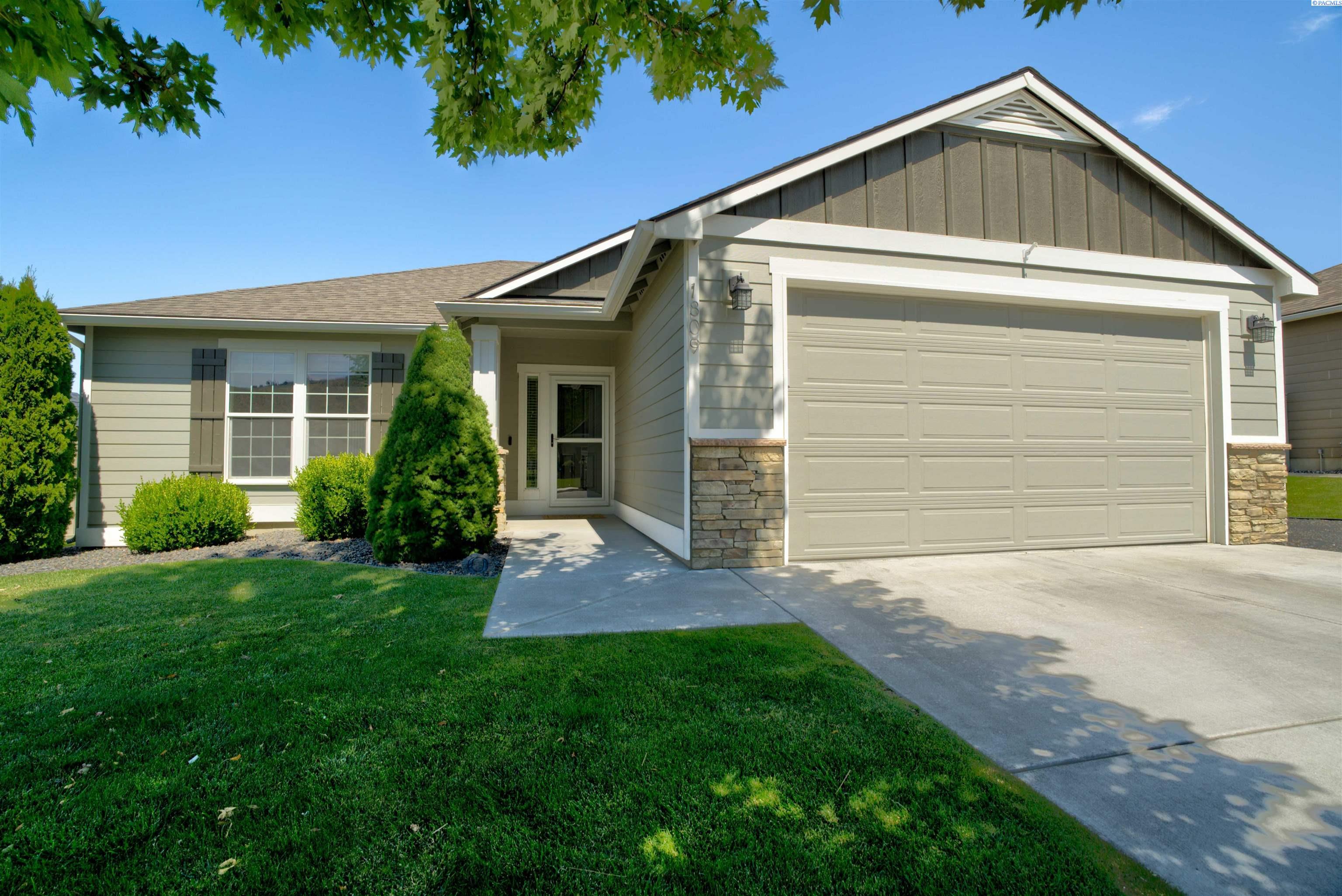Property Photo: 1809 S Jefferson Place WA 99338