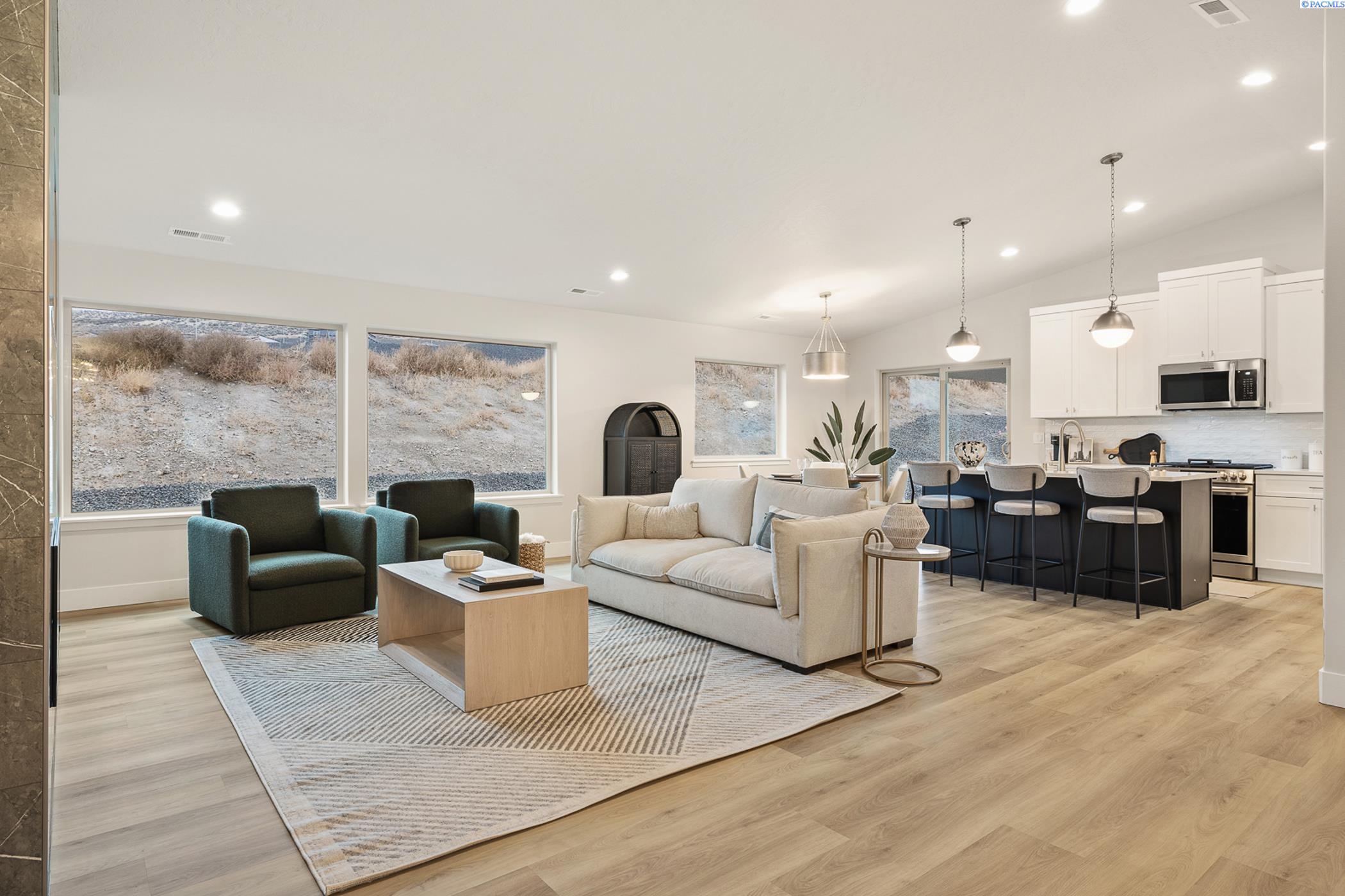 Property Photo: 6626 W 30th Pl WA 99338