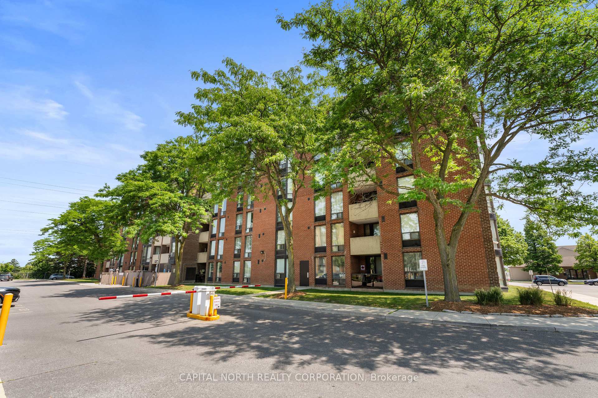 Photo de la propriété:  1540 Pickering Parkway 402  ON L1V 3V9 