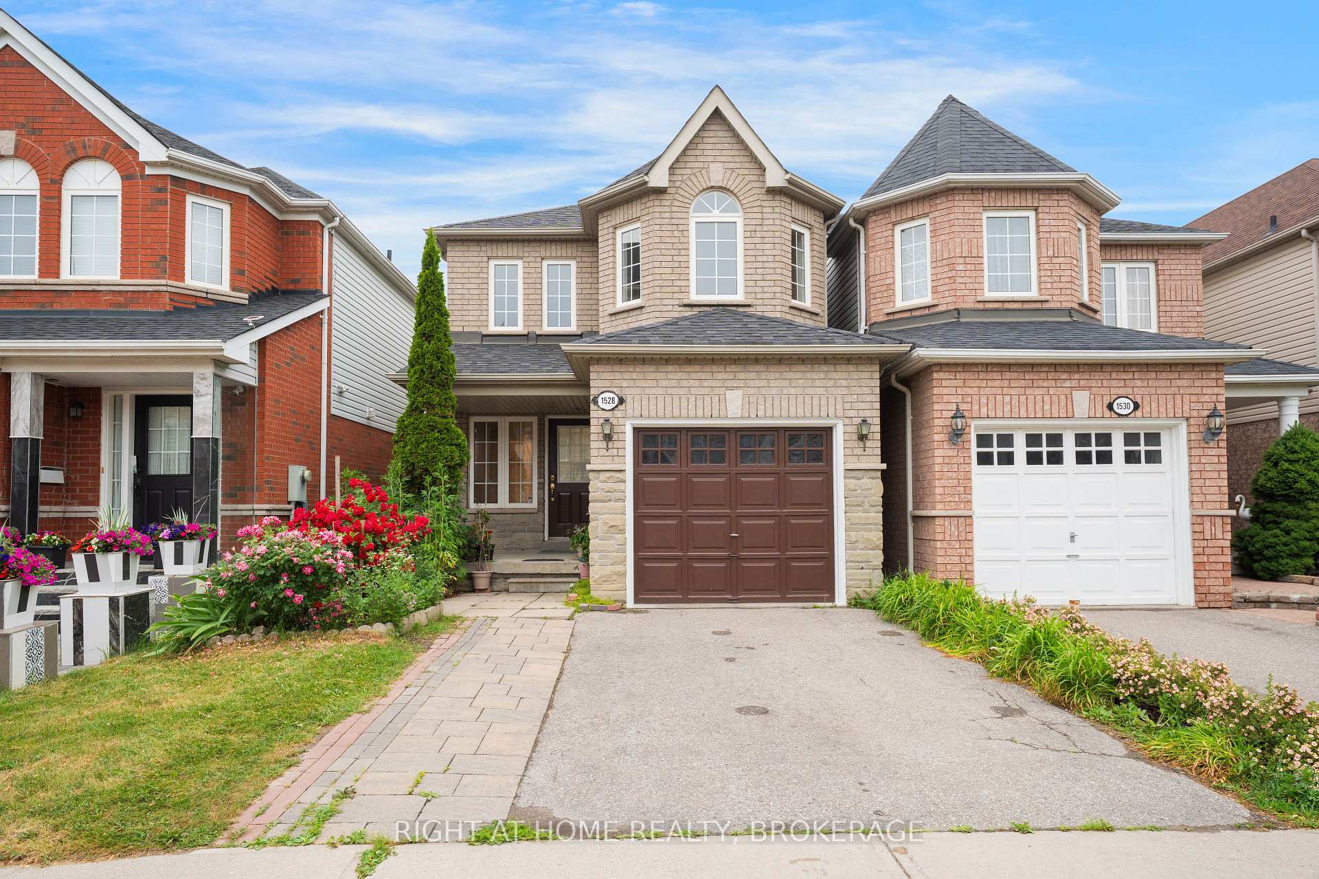 Photo de la propriété:  1528 Avonmore Square N  ON L1V 7H3 