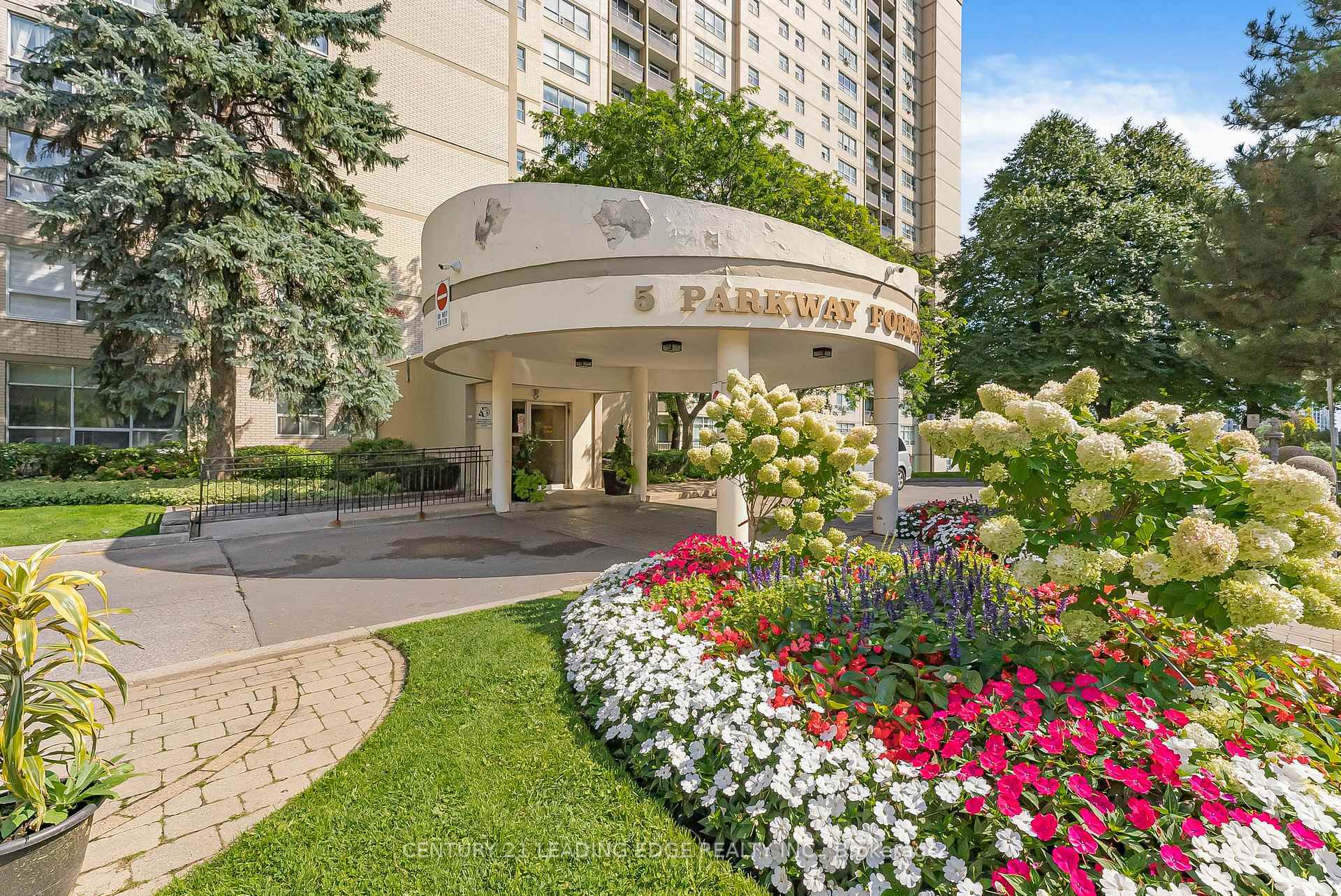 Property Photo: 5 Parkway Forest Drive 507 ON M2J 1L2