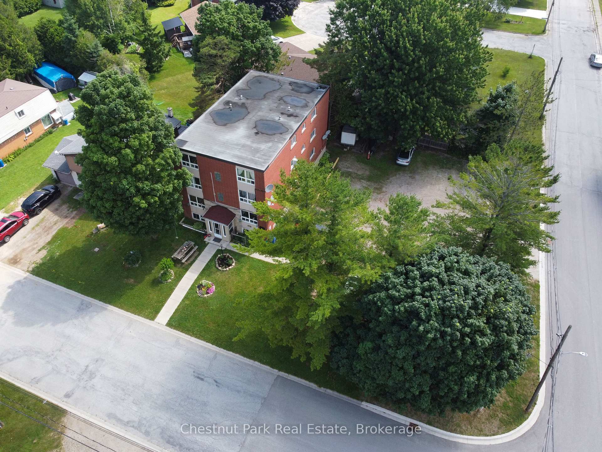 Property Photo: 433 Isaac Street ON N0H 2T0