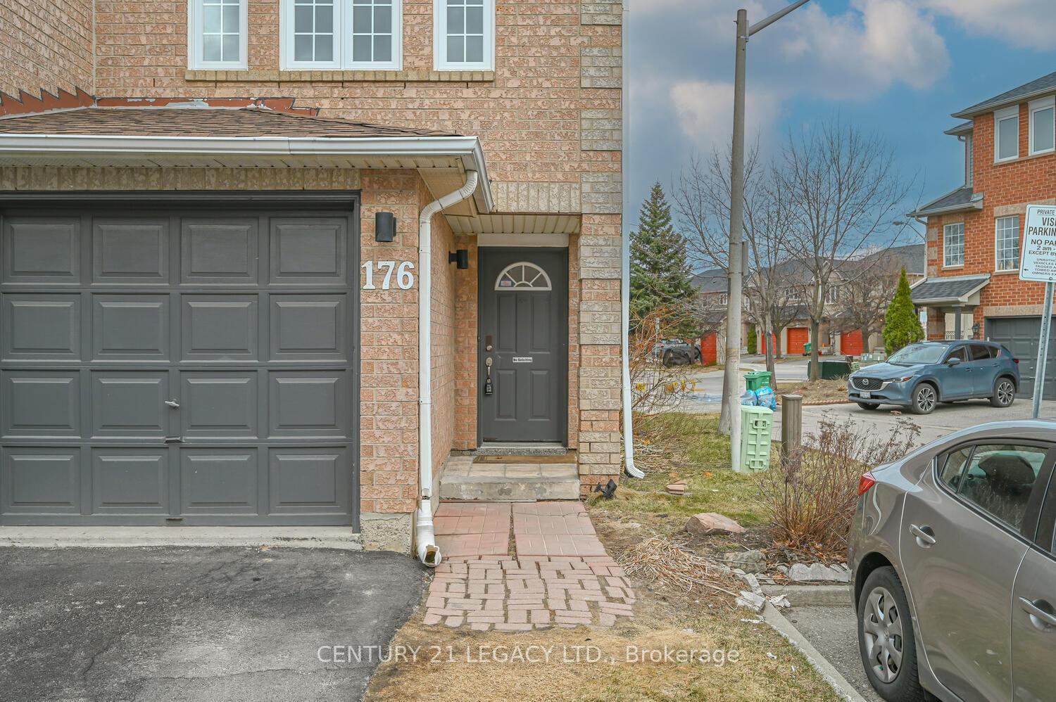 Photo de la propriété: 176 Spadina Road ON L6X 4X6