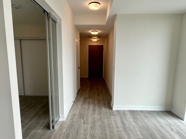 Photo de la propriété:  2300 St. Clair Avenue W 703  ON M6N 0B3 
