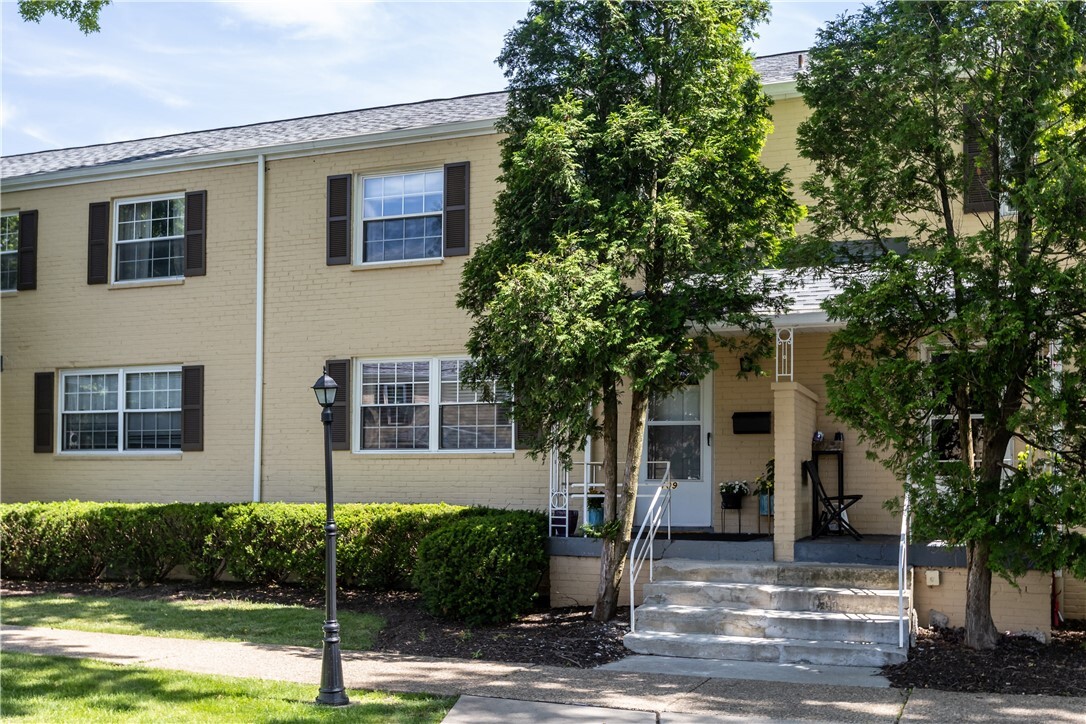 Property Photo: 109 Raleigh Ct PA 15237