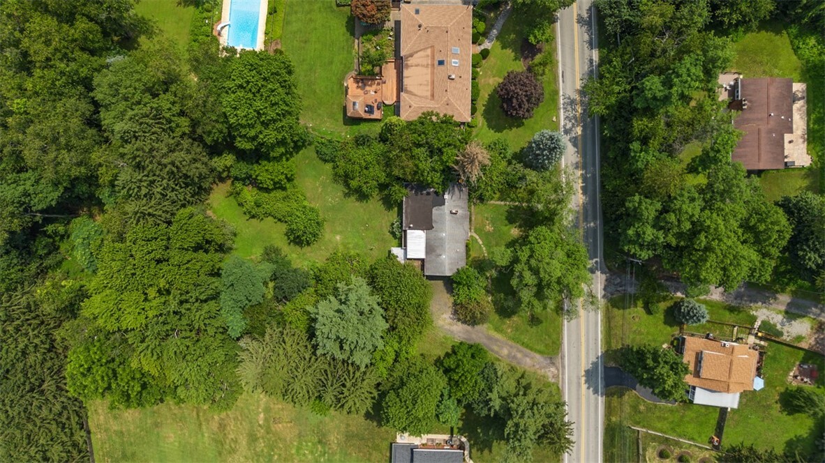 Property Photo:  2158 Reis Run Rd  PA 15237 