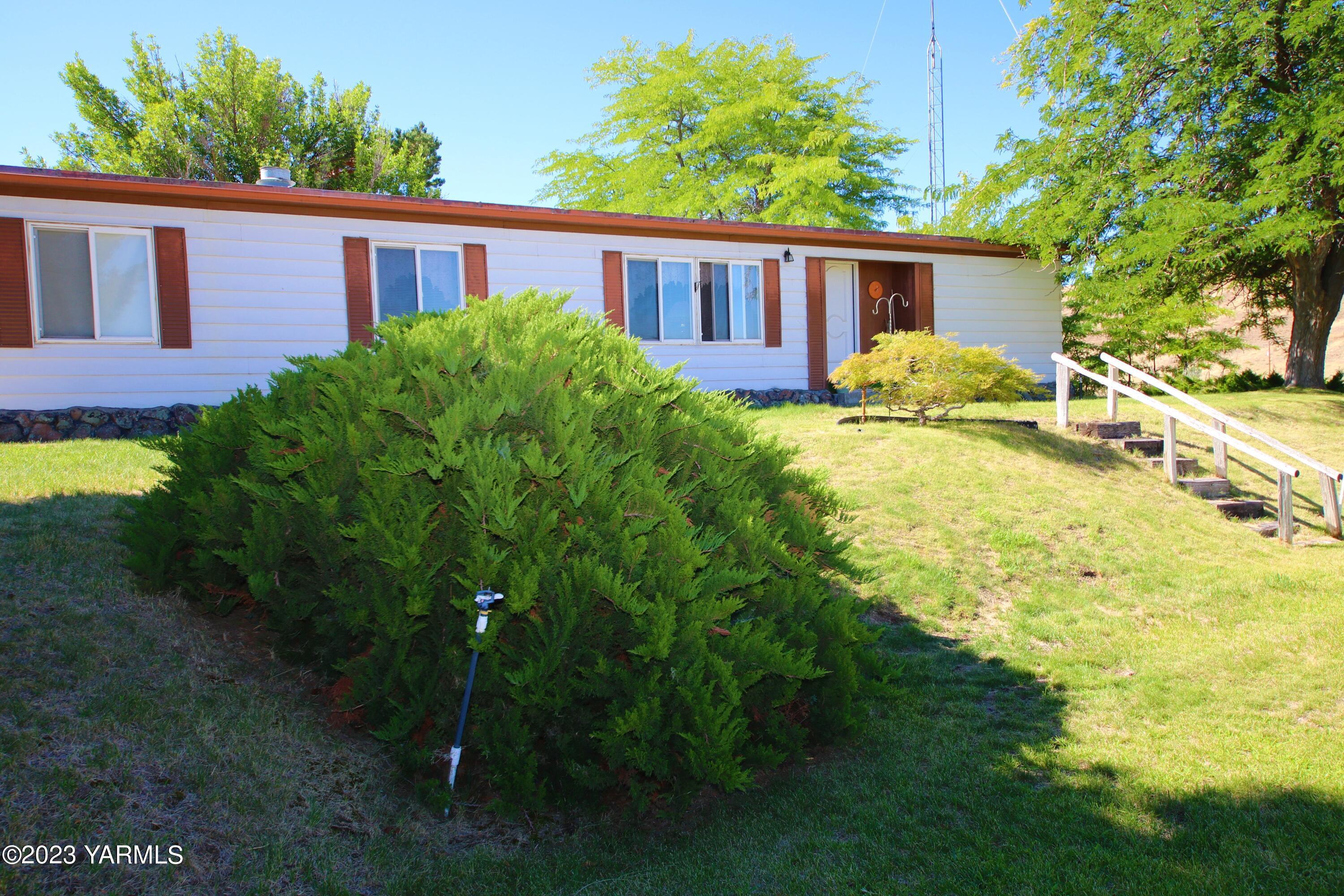 Property Photo: 4920 S Wenas Rd WA 98942