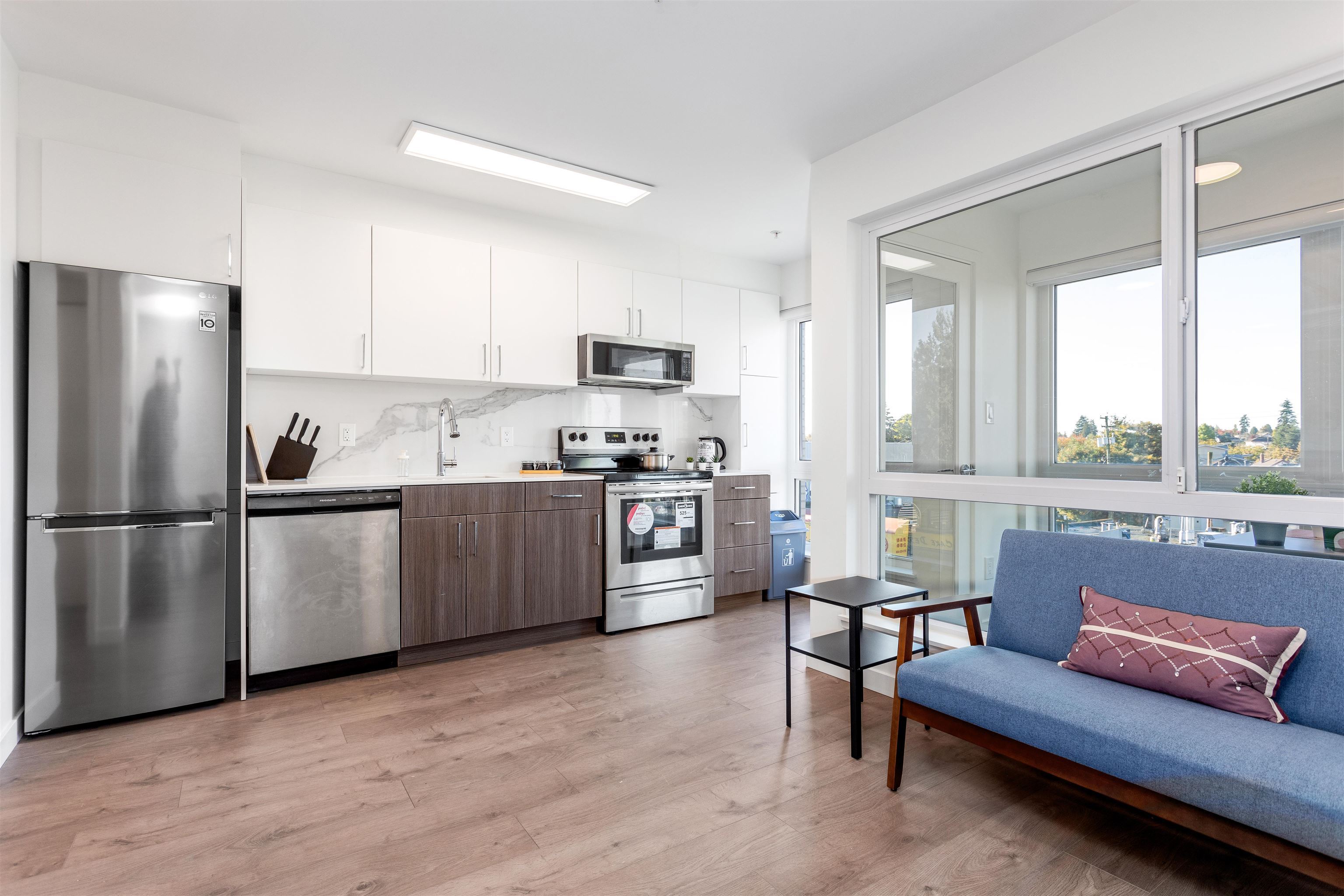 Property Photo:  2551 Kingsway 502  BC V5R 5H3 