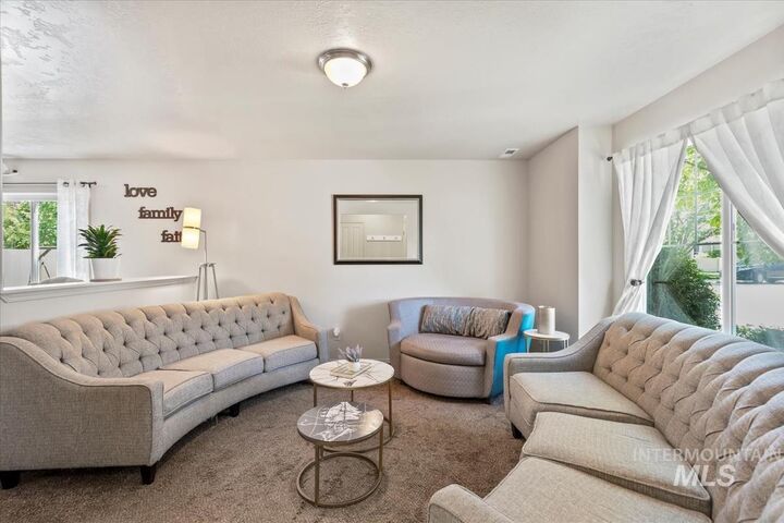 Property Photo: 602 N Carisbrooke Ave. ID 83642-5502