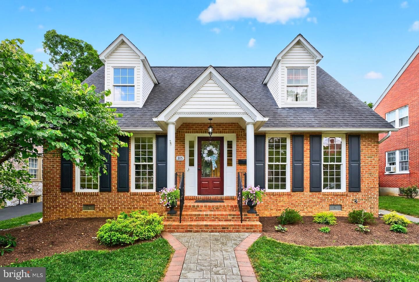 Property Photo: 315 W Whitlock Avenue VA 22601