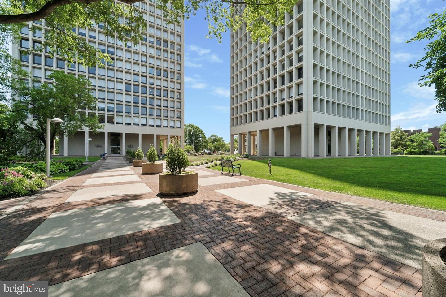 Property Photo: 210 Locust Street 19E PA 19106