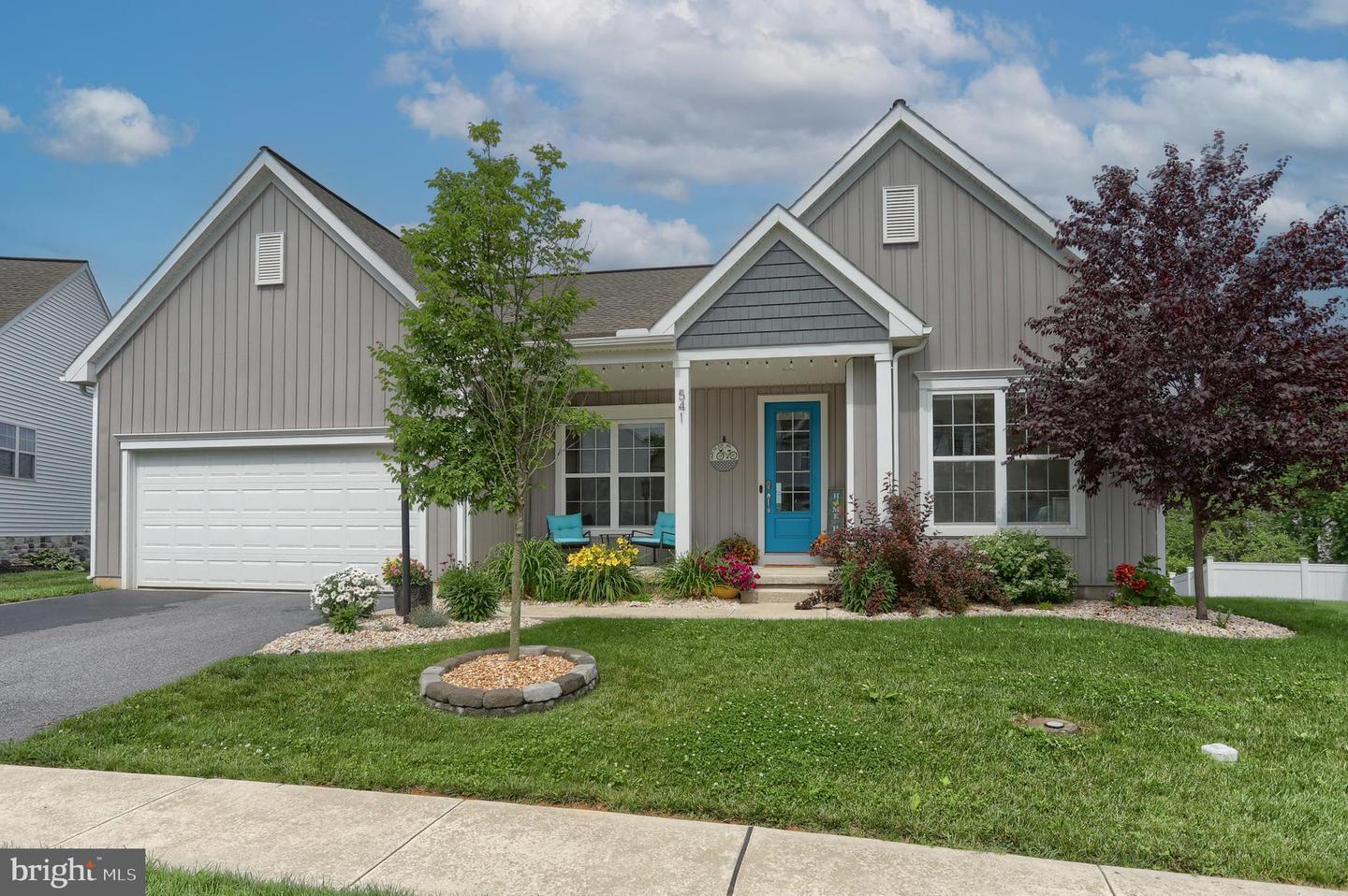 Property Photo: 541 Nottingham Way PA 17003