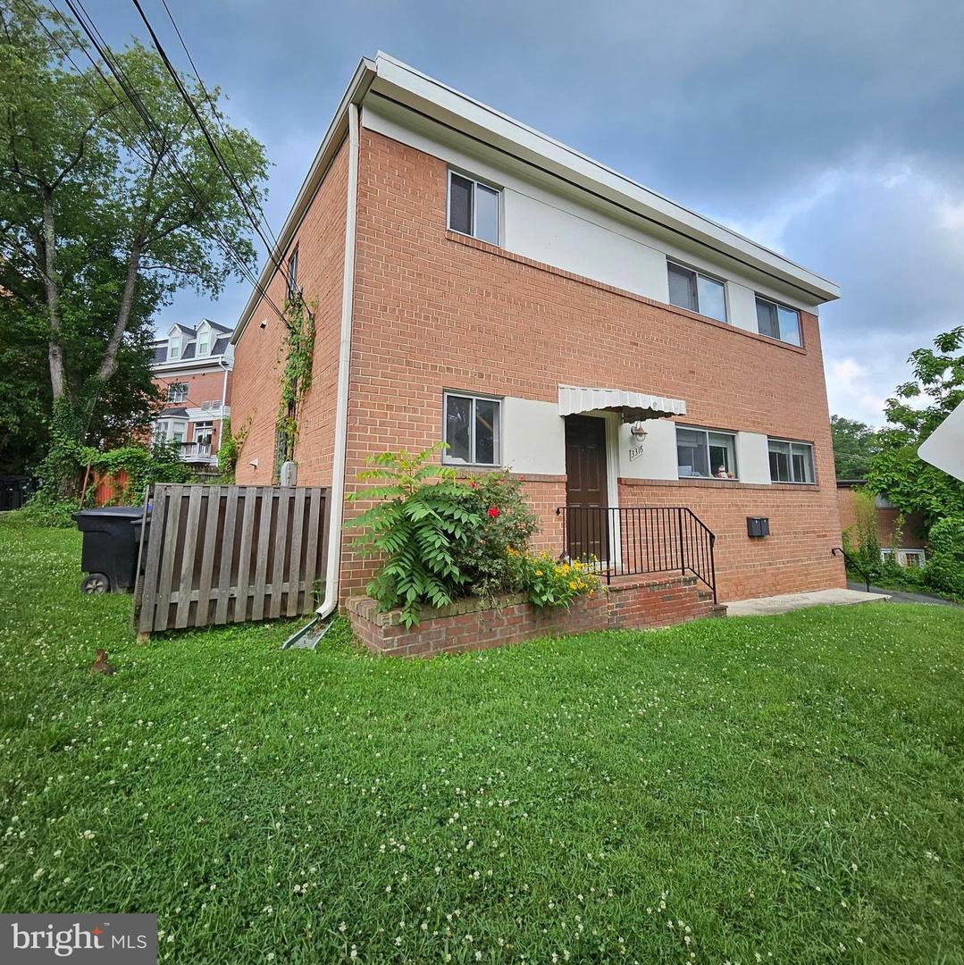 Property Photo: 3316 13th Street N 2nd Floor VA 22201