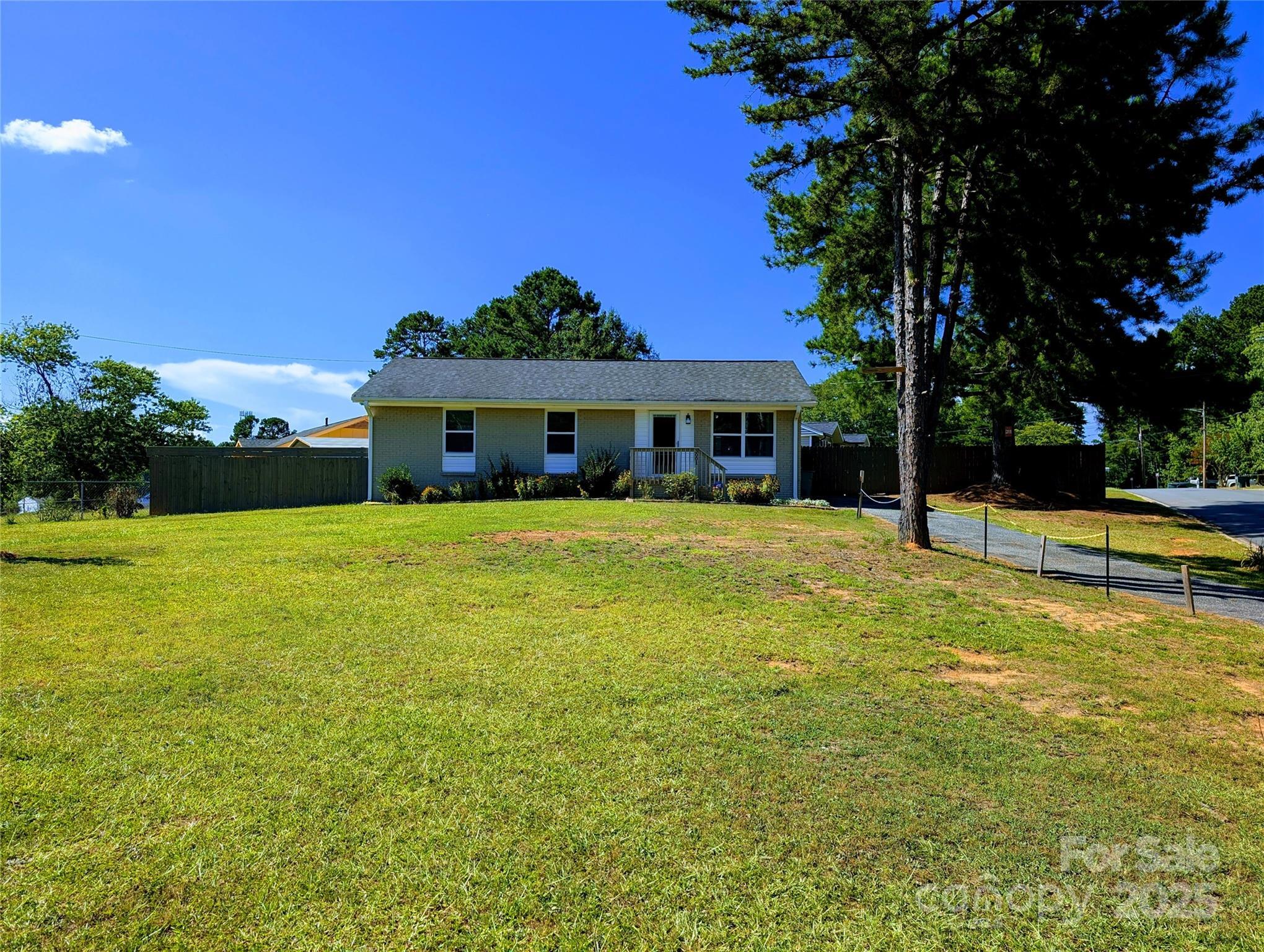Property Photo:  3001 Crawford Avenue  NC 28052 