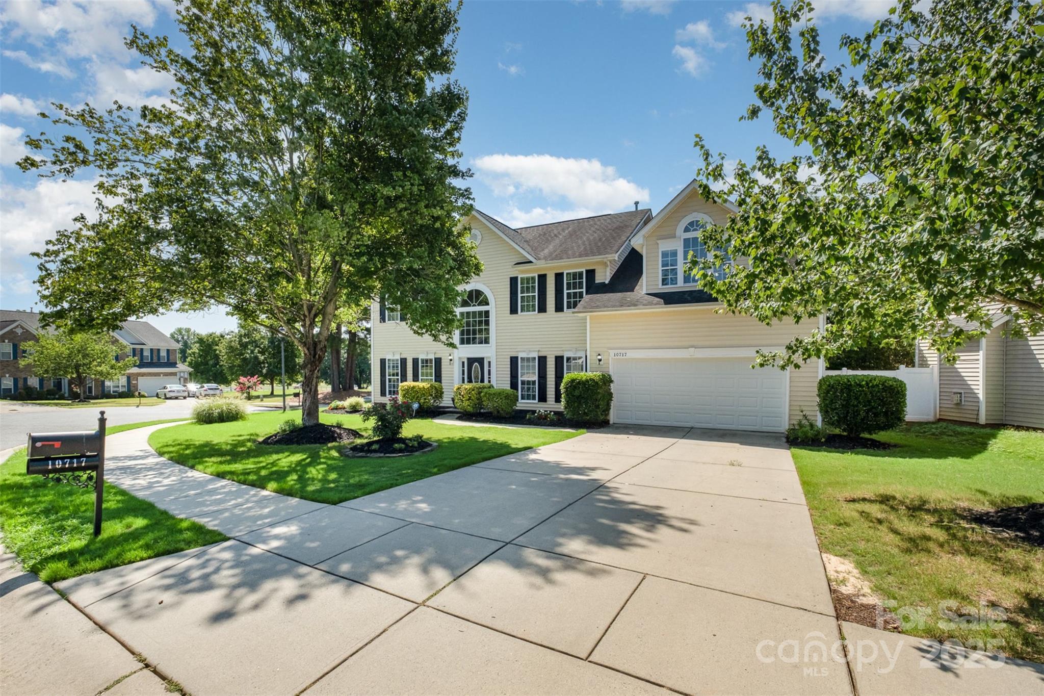 Property Photo: 10717 Dapple Grey Lane NC 28213