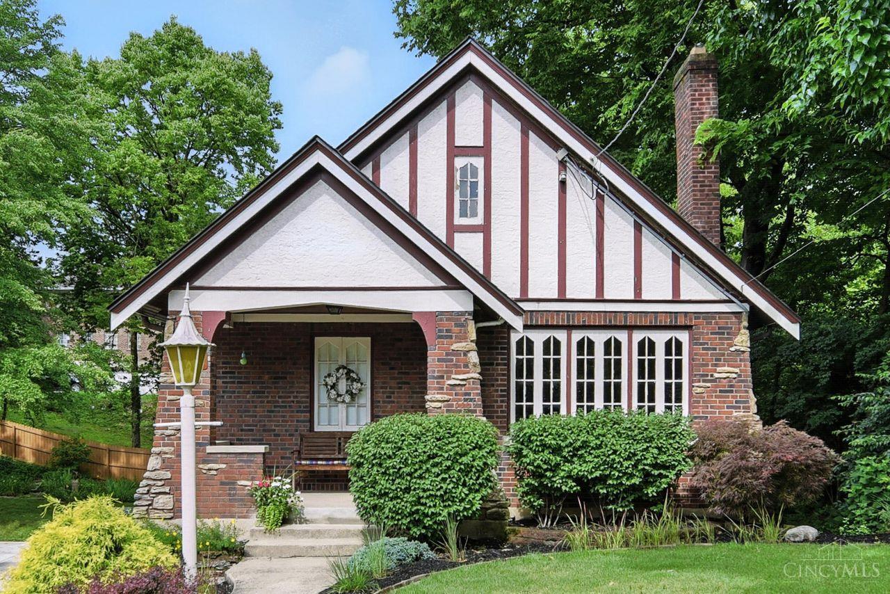 Property Photo: 3369 Meyer Place OH 45211
