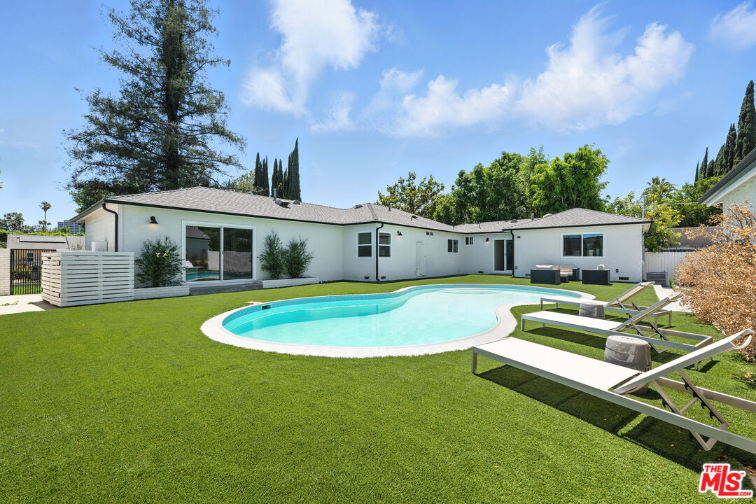 Property Photo: 15727 Hartsook St CA 91436