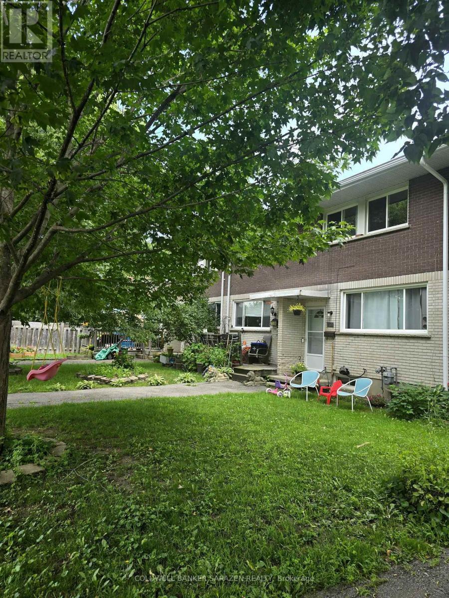 Property Photo: 1506 Lepage Avenue ON K1Z 8C9