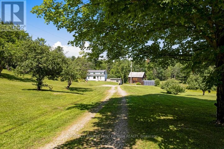 Photo de la propriété: 9252 Highway 511 Road ON K0G 1K0