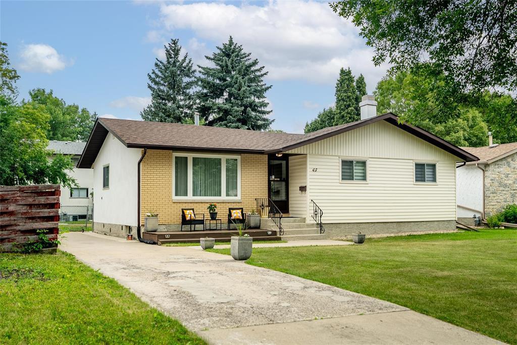 Property Photo: 43 Hammond Road MB R2R 1L9