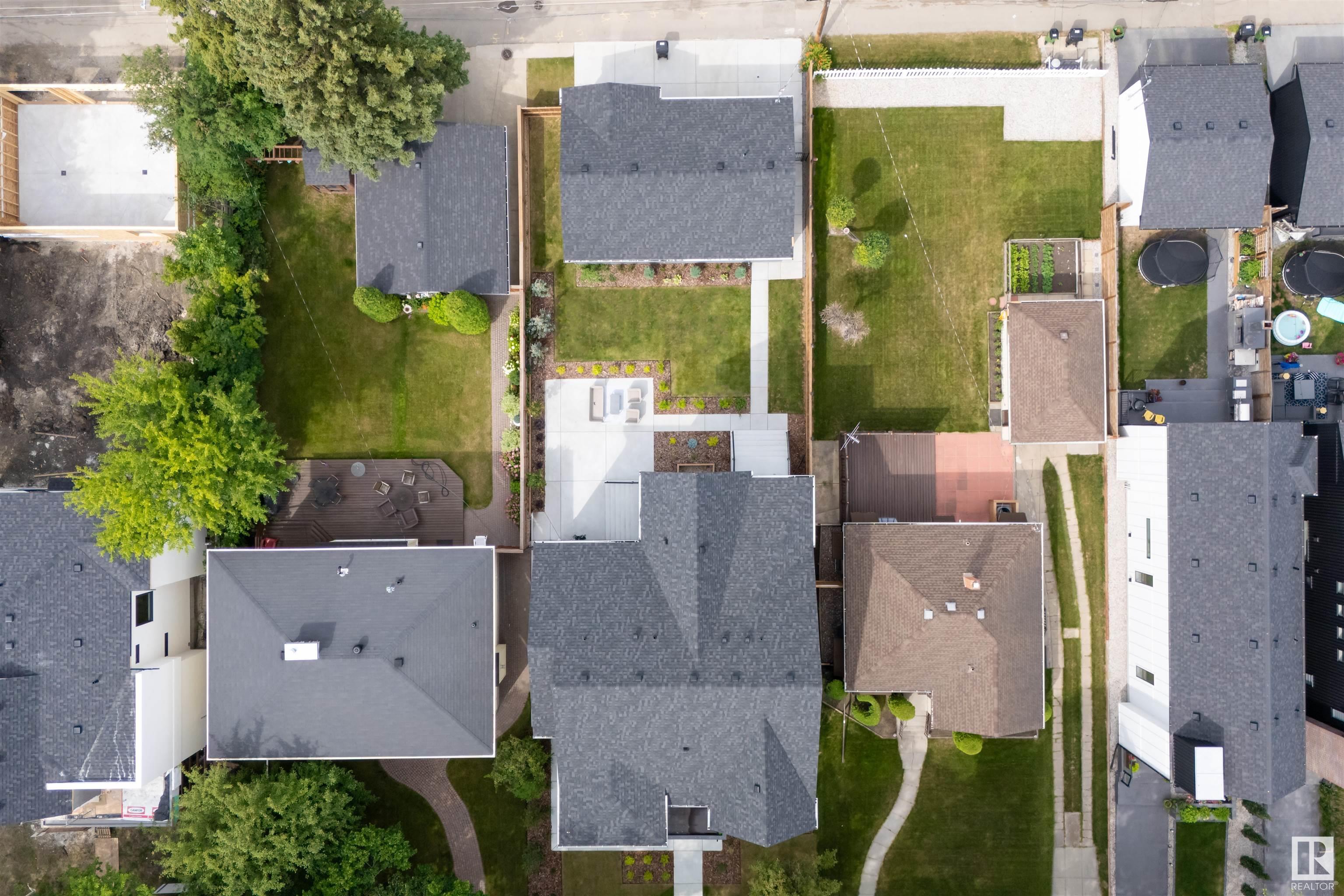 Property Photo:  10522 134 Street NW  AB T5N 2B5 