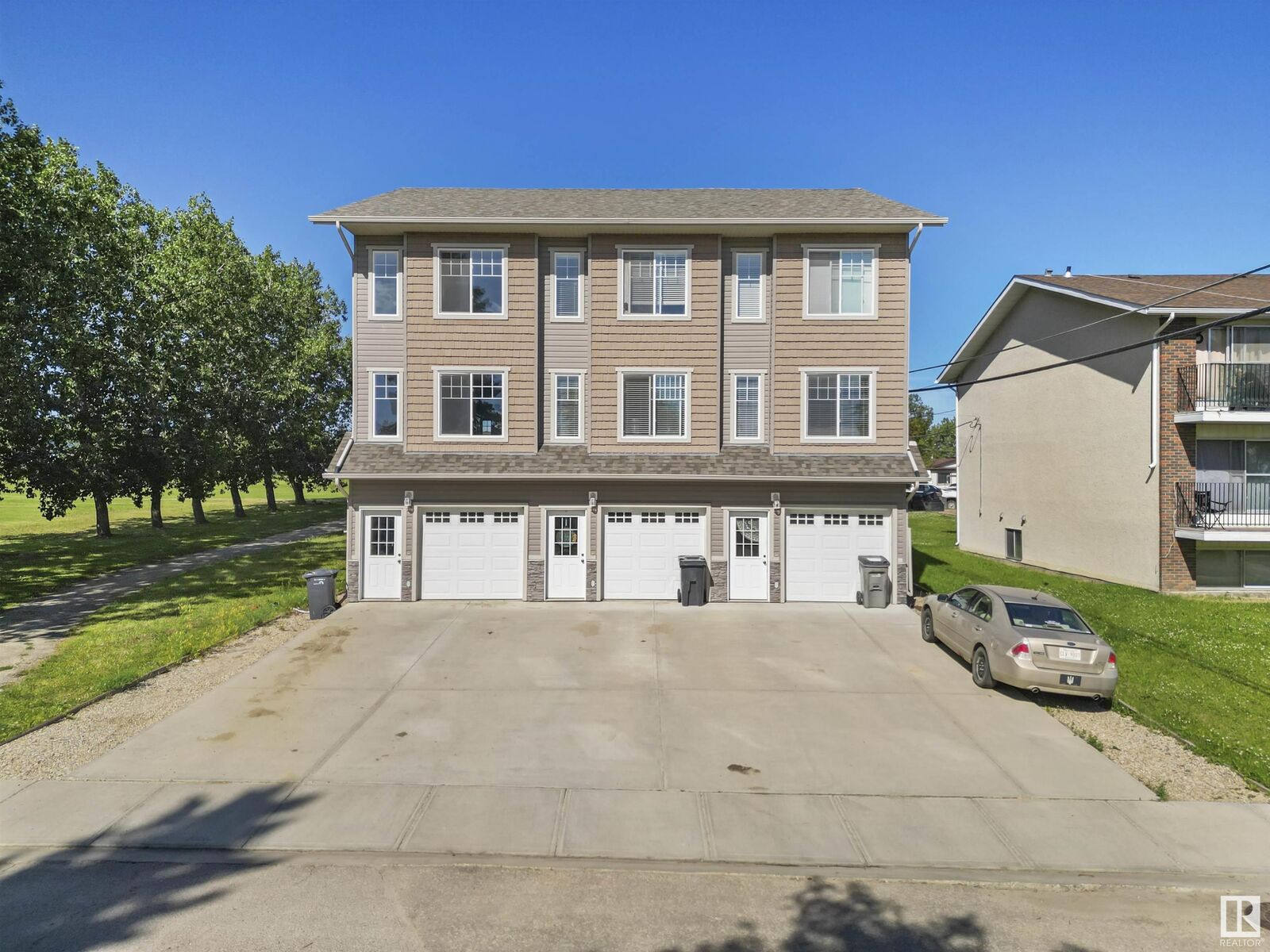 Photo de la propriété: #2 4904 44 Street AB T7A 1B2