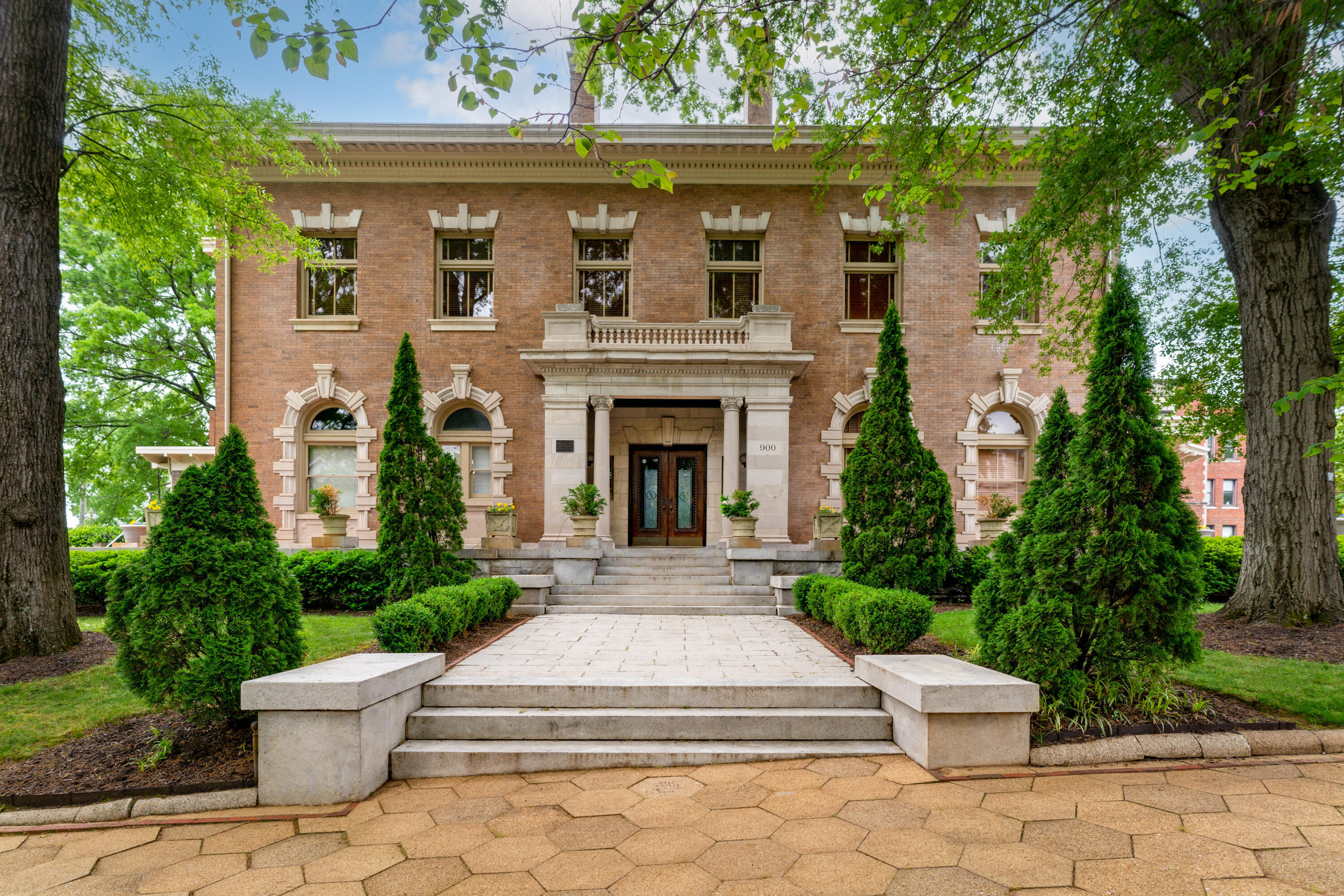 Property Photo:  900 Vine Street  TN 37403 