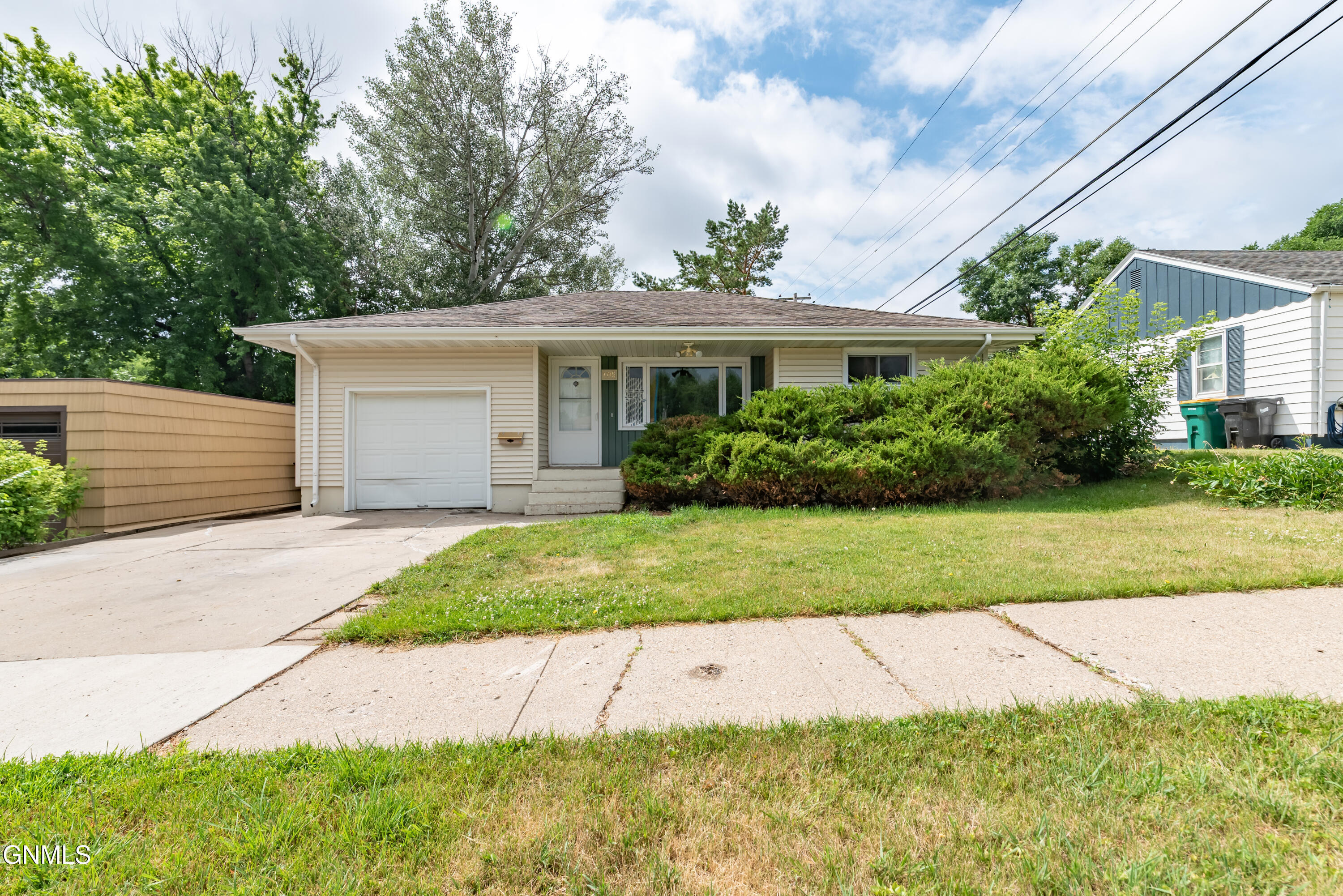 1715 D Avenue E  Bismarck ND 58501 photo