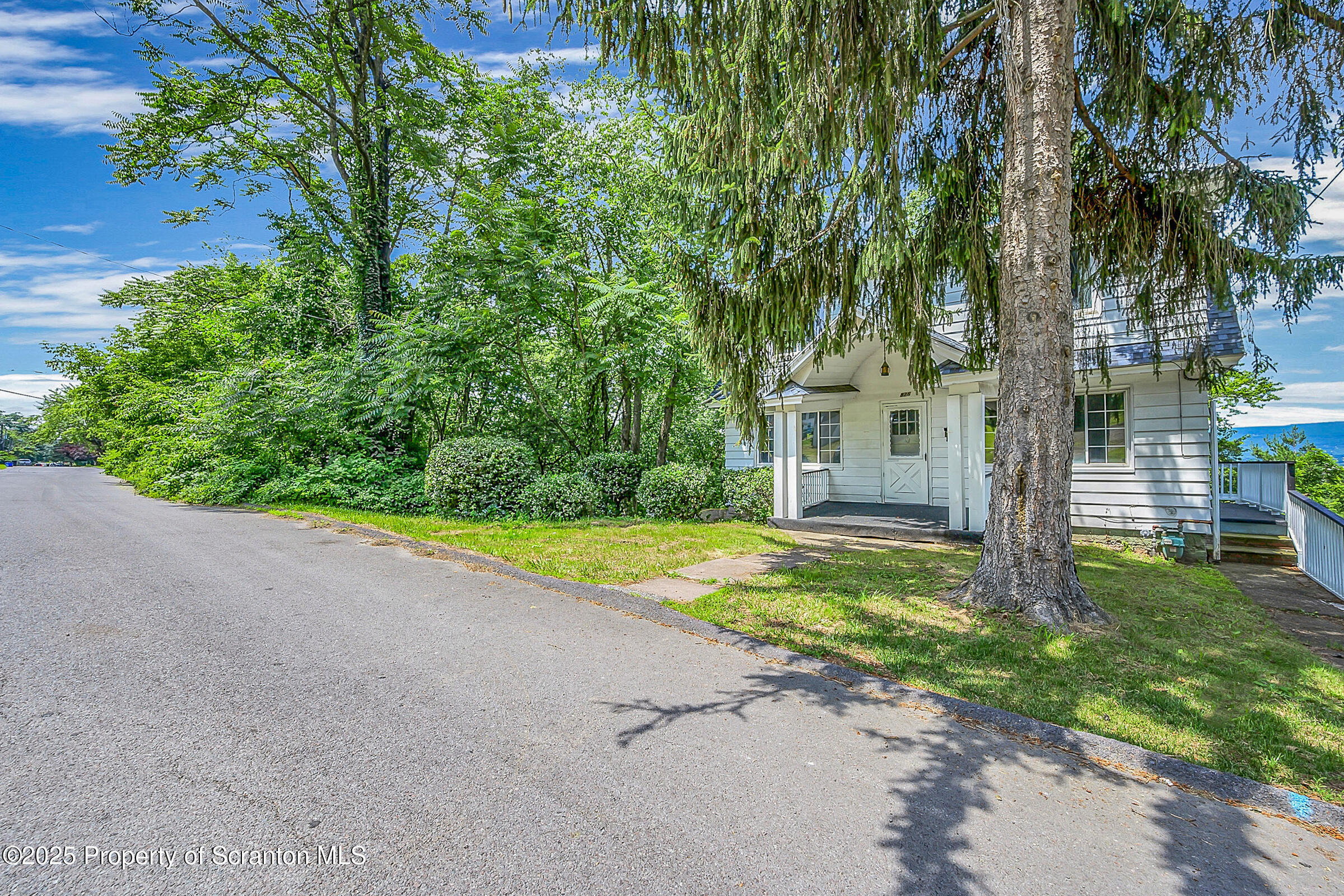 Property Photo: 826 Moltke Avenue PA 18505