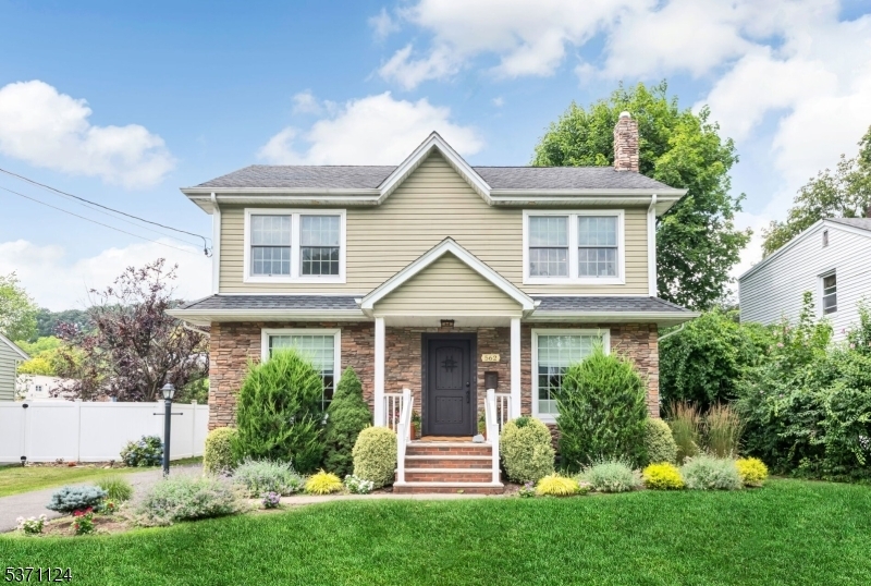 Property Photo:  562 Barnett Pl  NJ 07450 