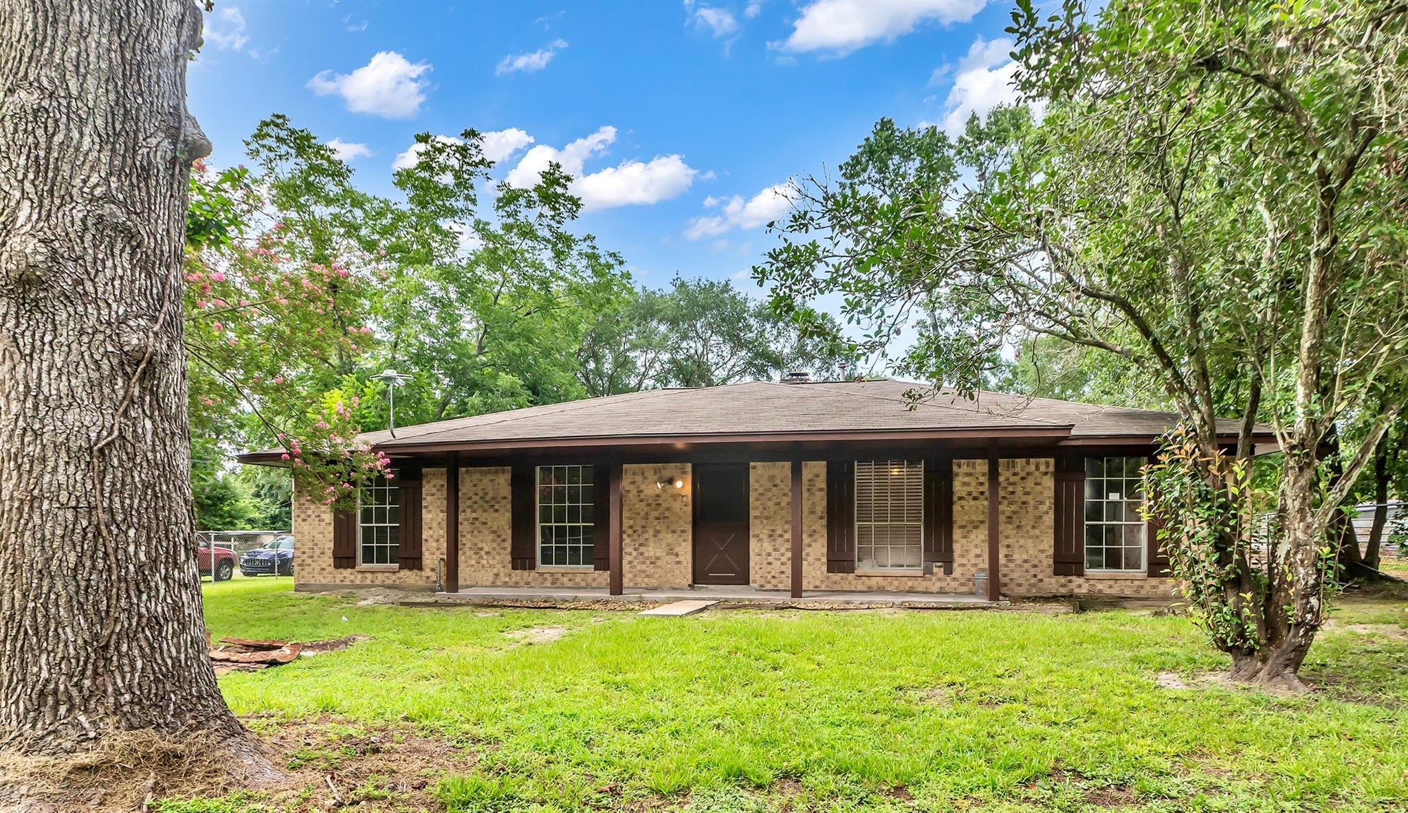 Property Photo: 15353 Arrowhead Bend TX 77378
