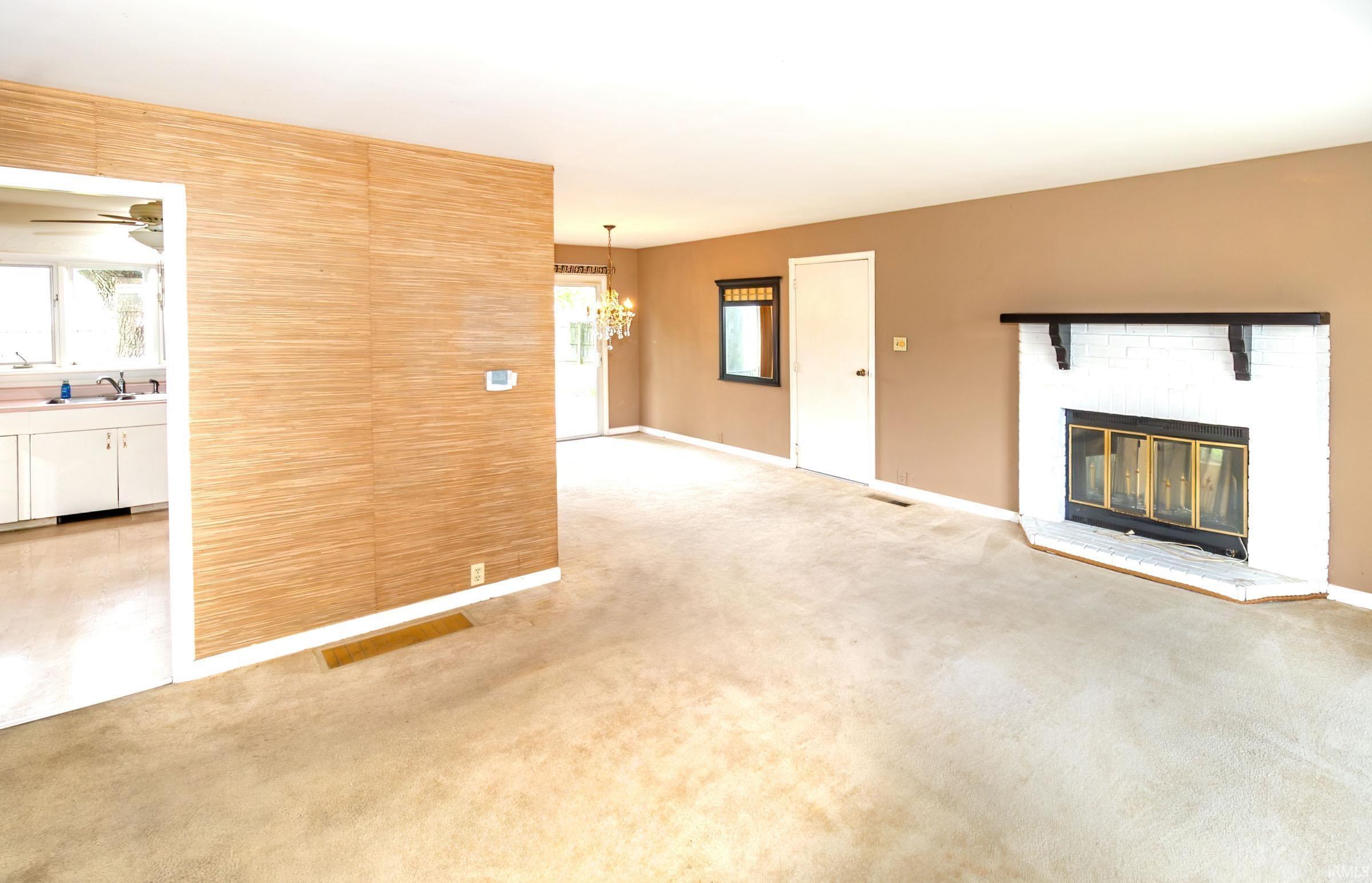 Property Photo: 524 Sheridan Road IN 47710