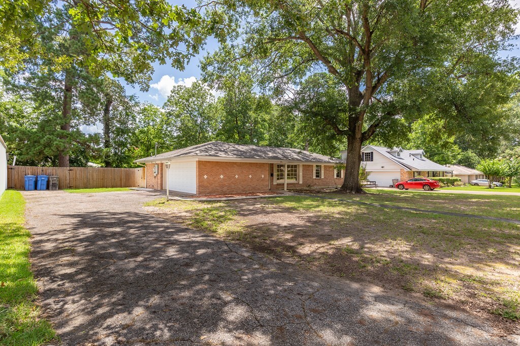 Property Photo:  400 Cunningham Drive  TX 75901 