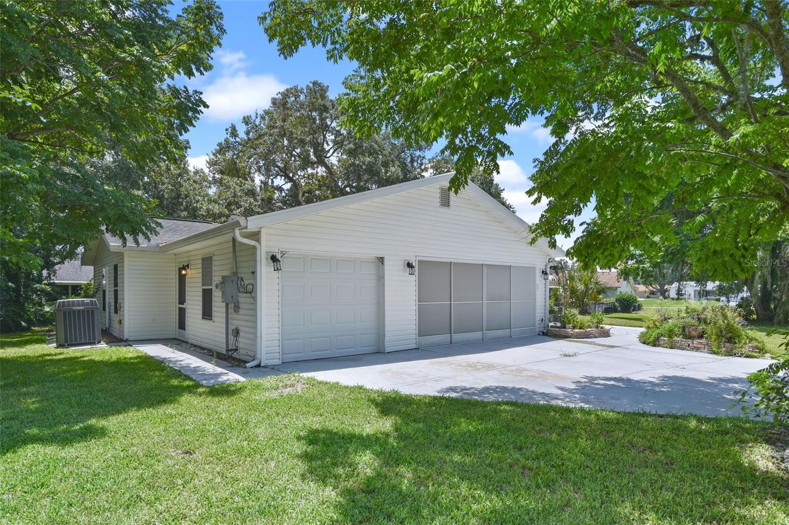 Property Photo: 10185 SE 175th Lane FL 34491