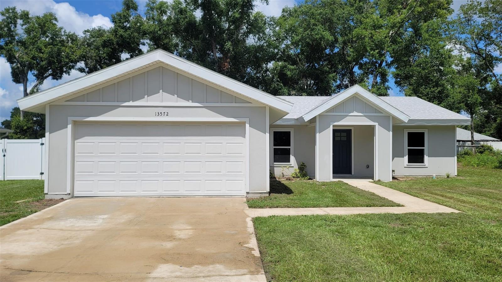 Property Photo: 13572 SE 102nd Court FL 34420