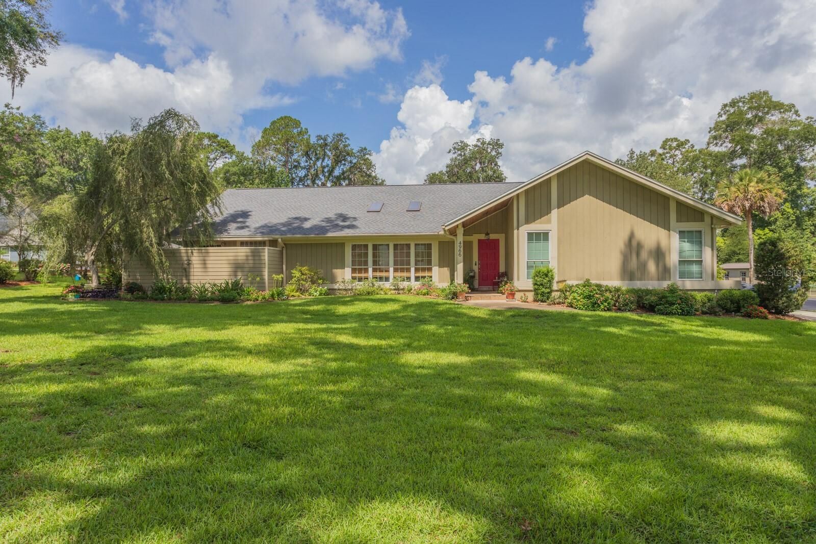Property Photo:  4966 SE 39th Court  FL 34480 