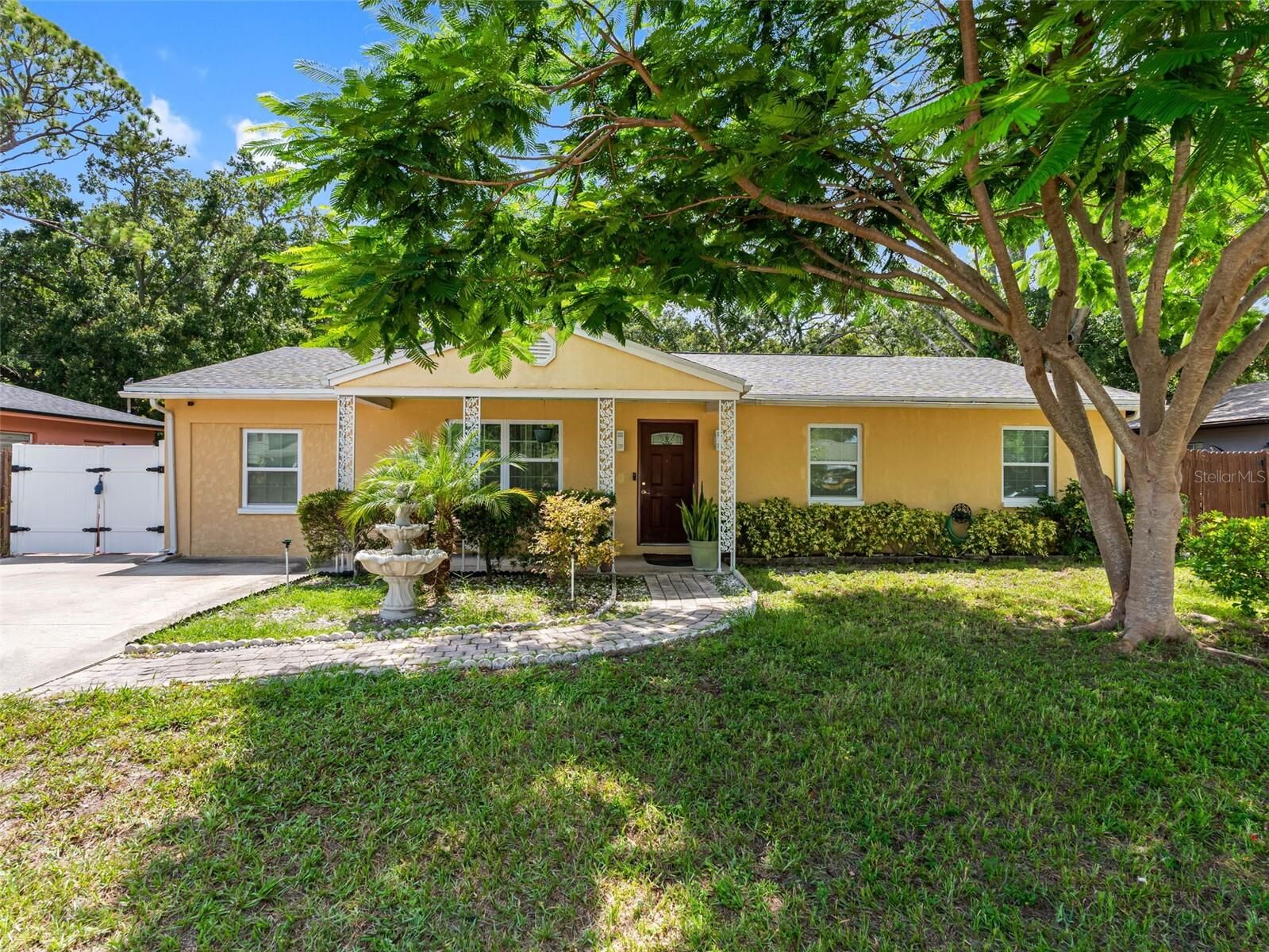 Property Photo: 6416 Santa Monica Drive FL 33615
