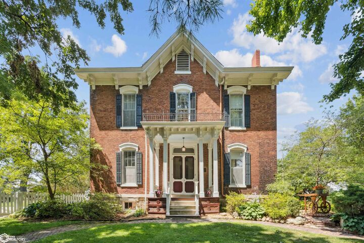 401 Cedar Street  Burlington IA 52601 photo