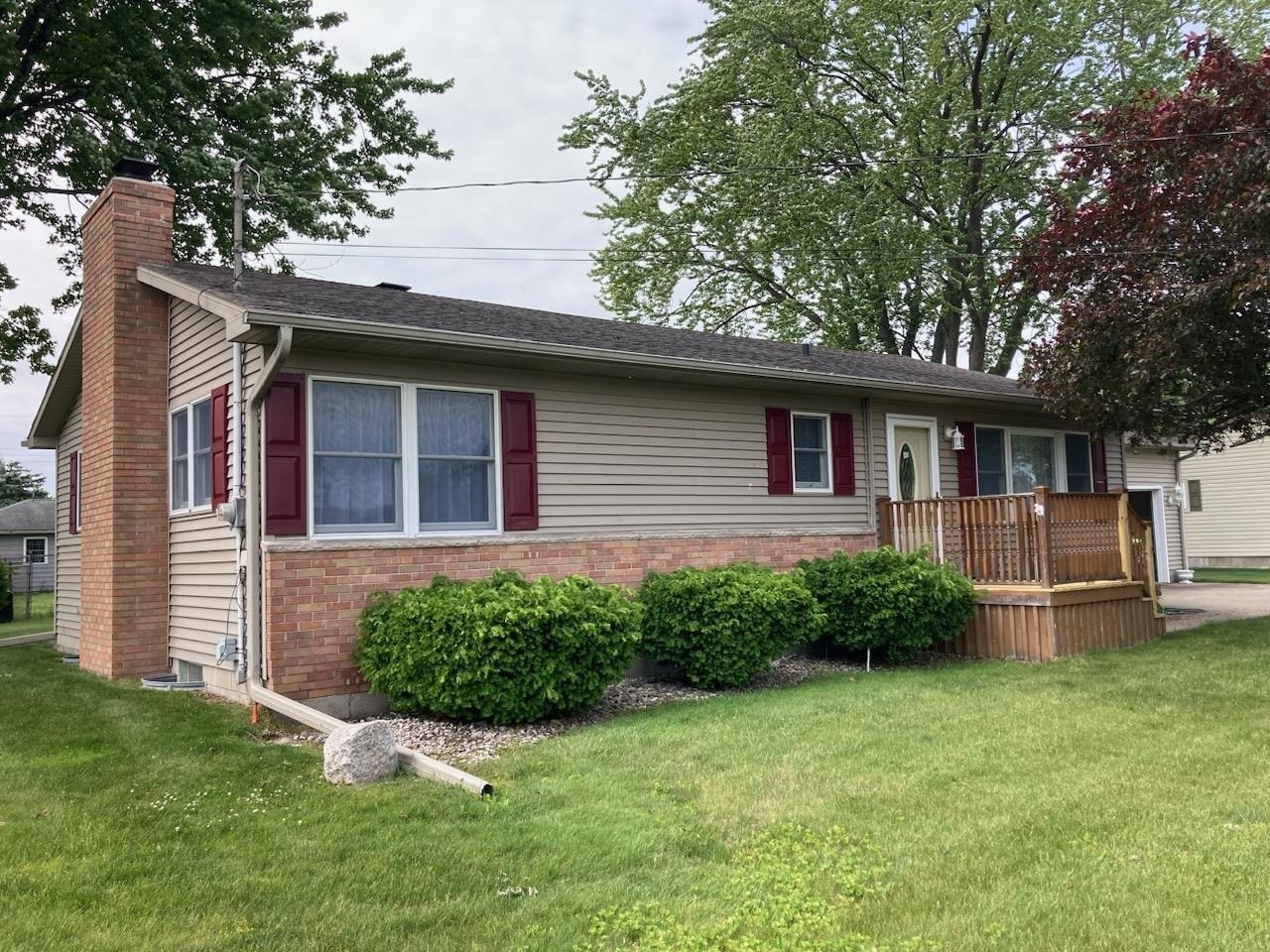 Property Photo: 407 W Clara Street MI 48634-9531