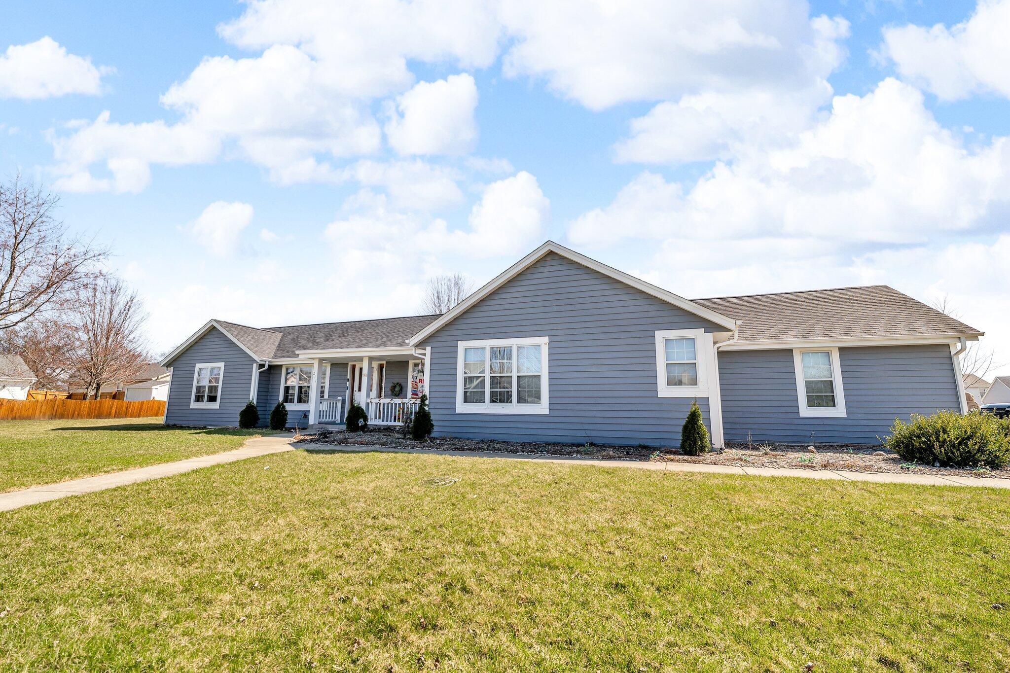 Property Photo: 211 E Larson Ln WI 53154