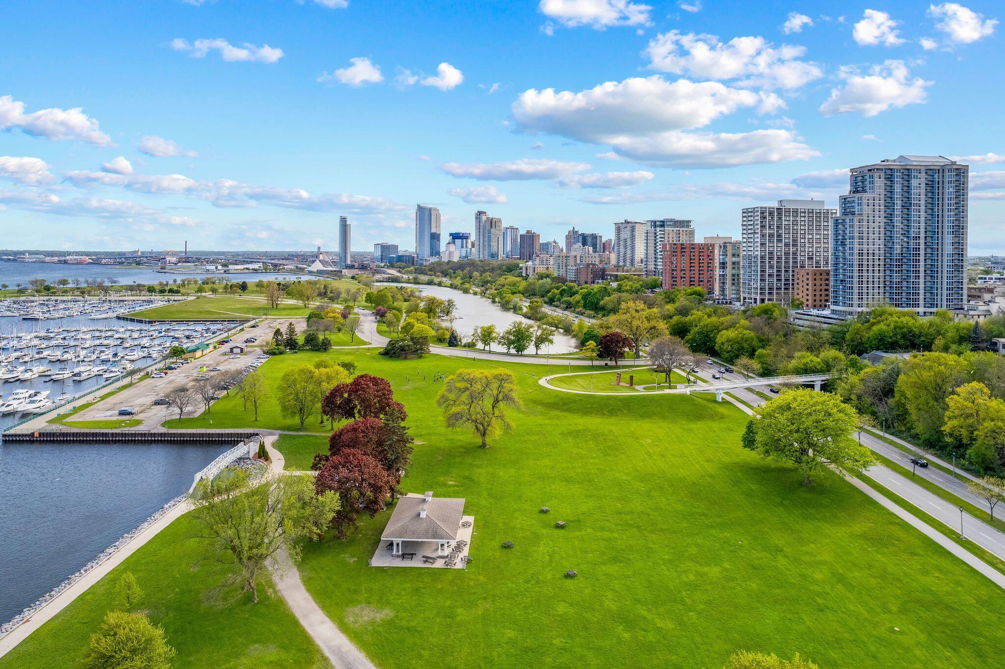 Property Photo:  1919 N Summit Ave 6D  WI 53202 