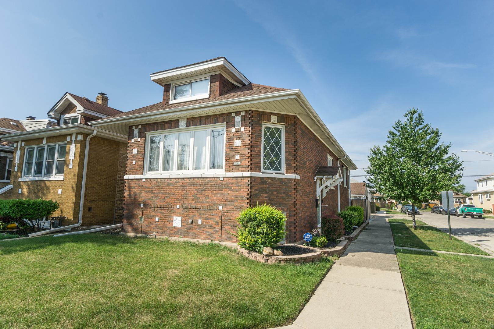 Property Photo: 7851 W Oakleaf Avenue IL 60707