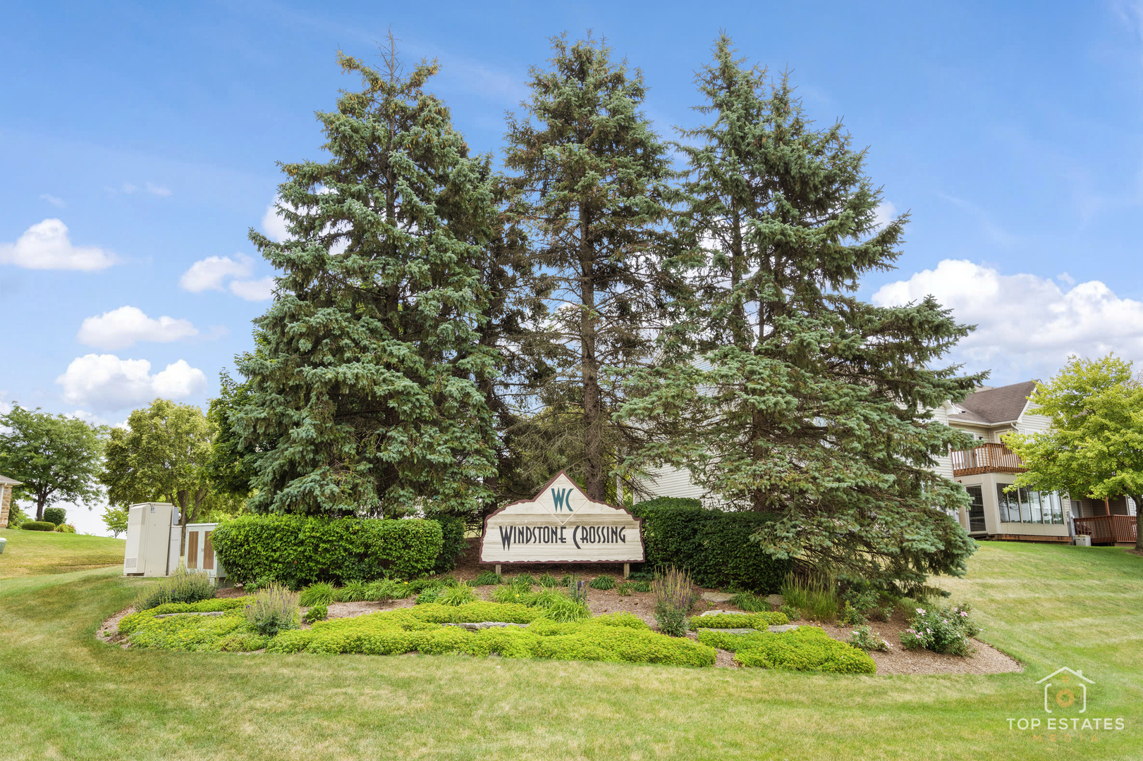 Property Photo: 951 Viewpoint Drive IL 60156