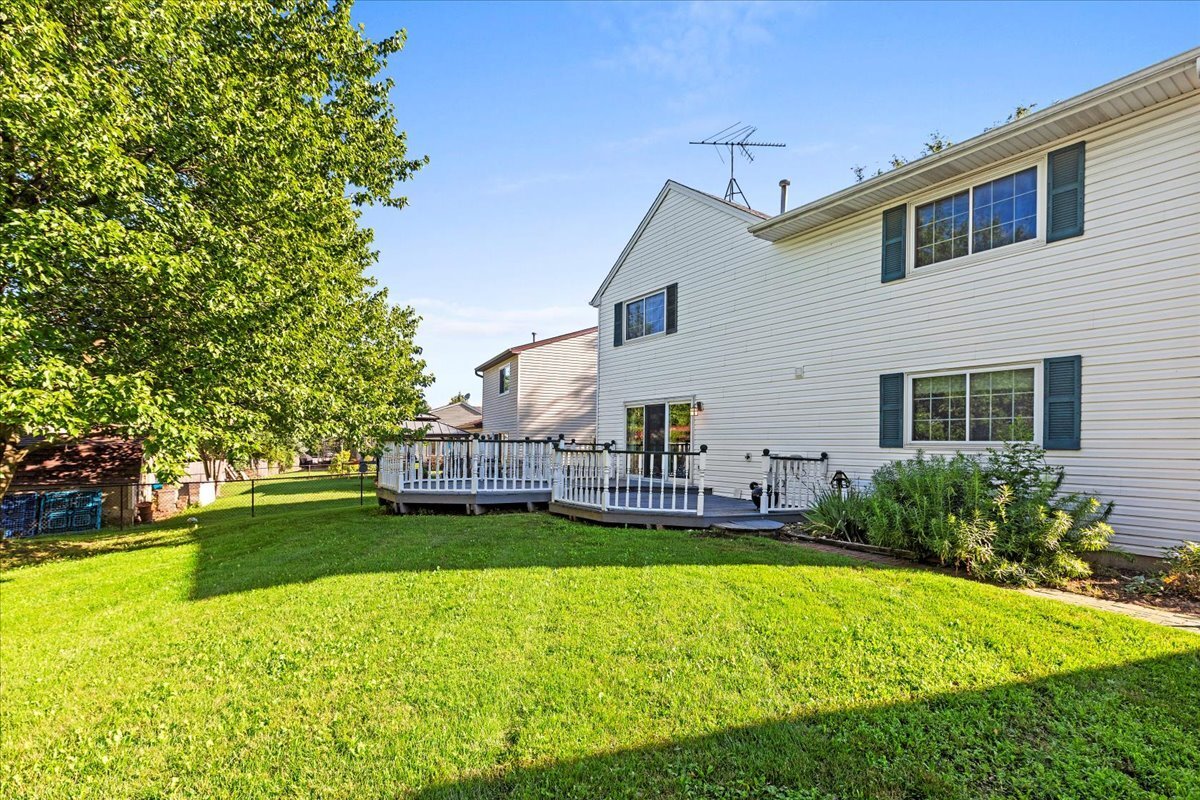 Property Photo:  666 Mariner Drive  IL 60120 