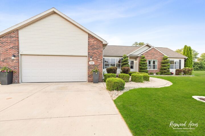 Property Photo:  3083 Deer Run Drive  IL 60901 