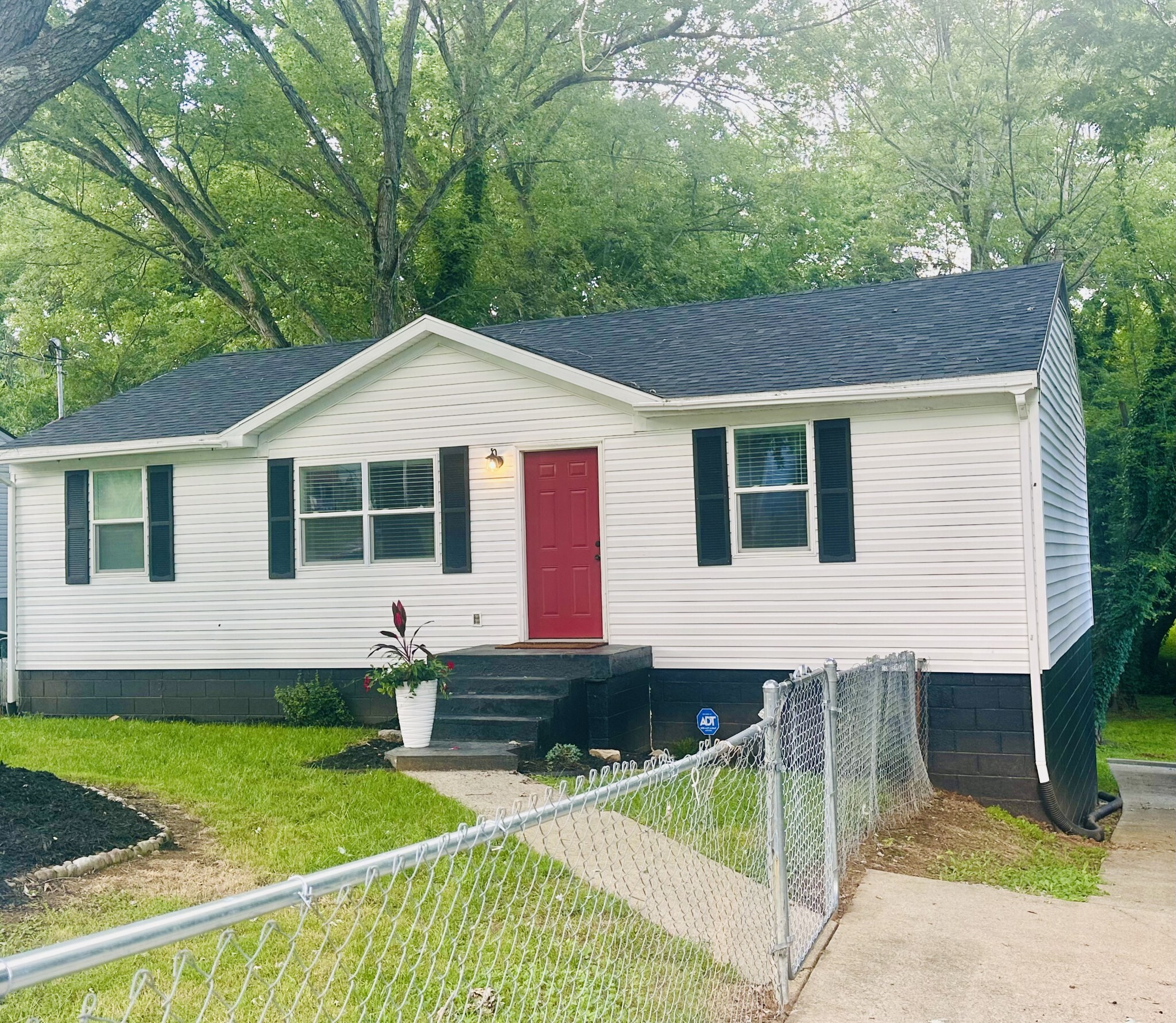 Property Photo:  245 Raintree Dr  TN 37042 