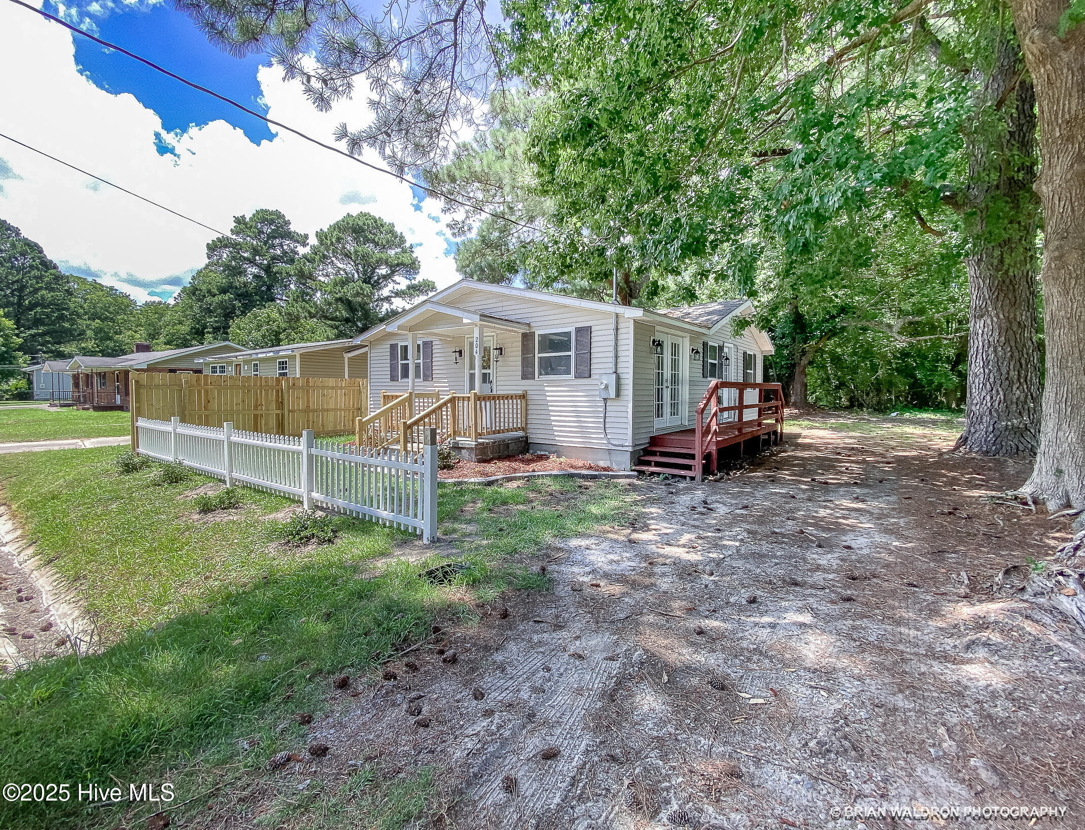 Property Photo:  204 Pinewood Avenue  NC 27909 