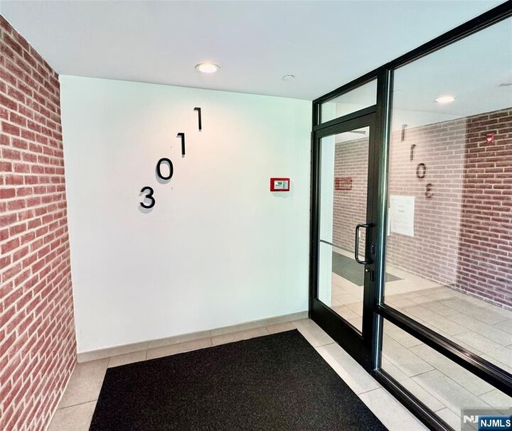 Property Photo:  3011 Edwin 2H  NJ 07024 